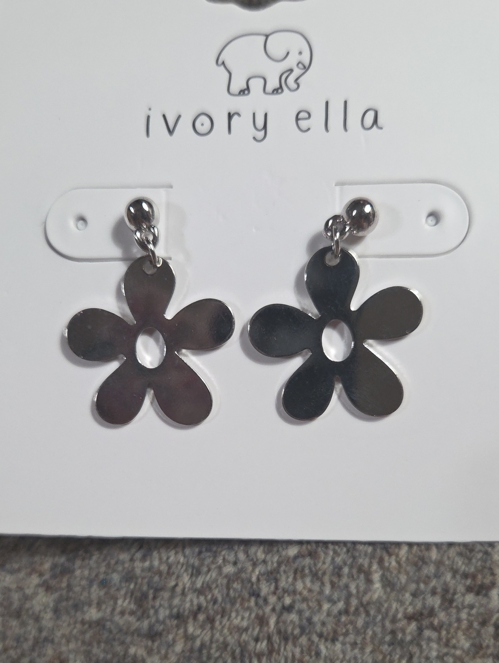 ivory ella Silver Floral Daisy Drop Earrings